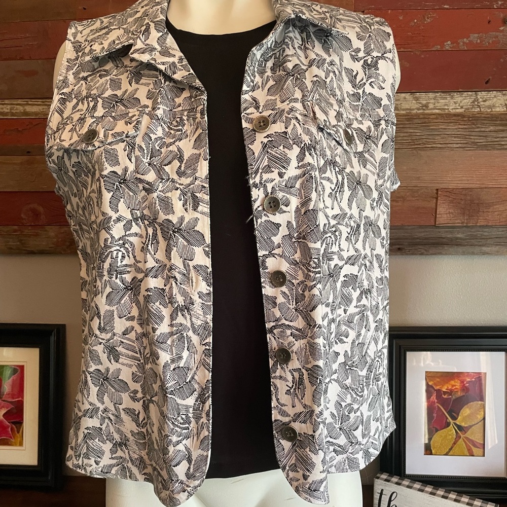Christopher and Banks light weight vest